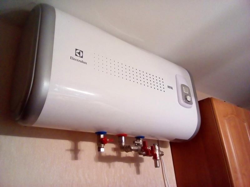 Якщо потрібно обігрів великих площ або кількість користуються гарячою водою в будинку більше, з'являється необхідність придбання більш містких пристроїв, які можуть досягати і 500 літрів