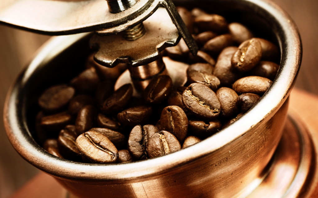 Кава в зернах дозволяє готувати в кавомашині приголомшливі напої, насичені приємним ароматом і неповторним смаком