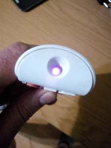 Нижче фото справного пульта в режимі натискання на кнопку, на фото видно світіння світлодіода