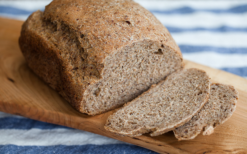 Випікайте хліб при 220 градусах приблизно 25-30 хвилин